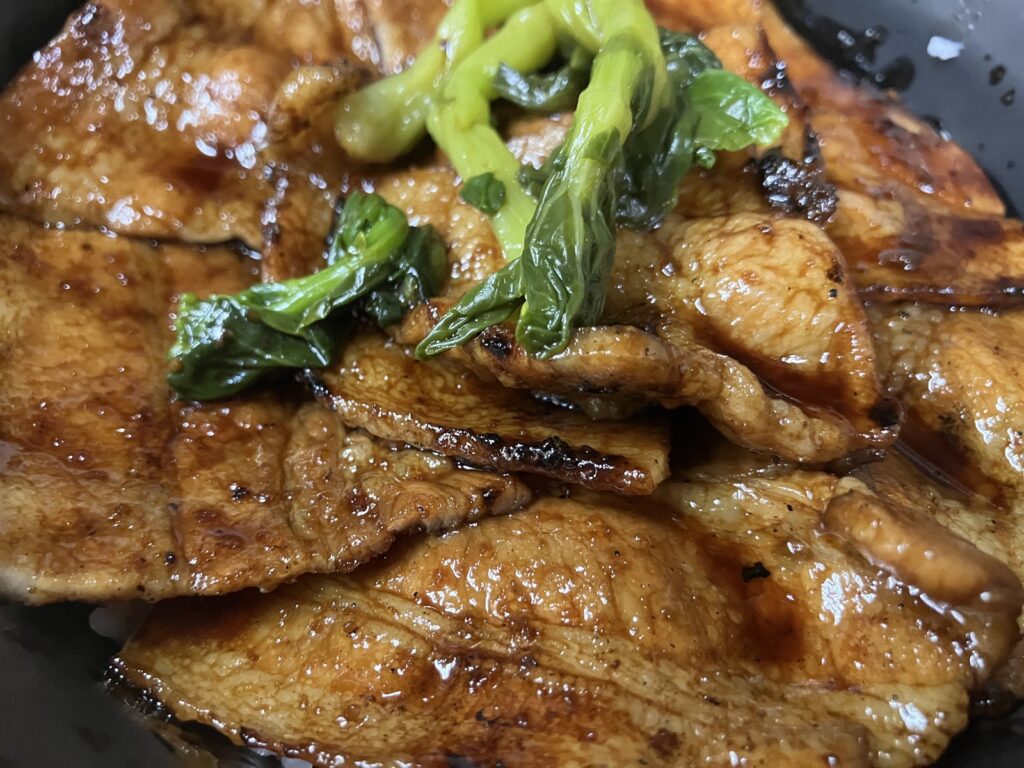 厚めにカットされた豚バラ肉