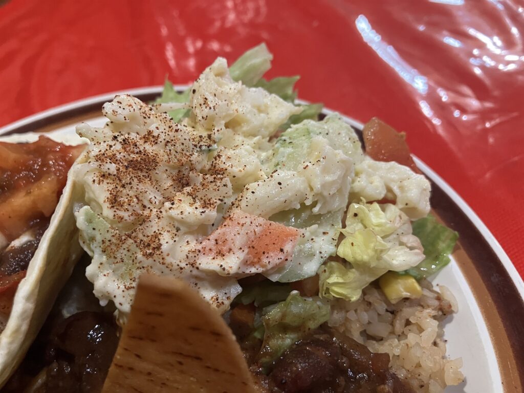メキシカンランチに添えられたサラダ