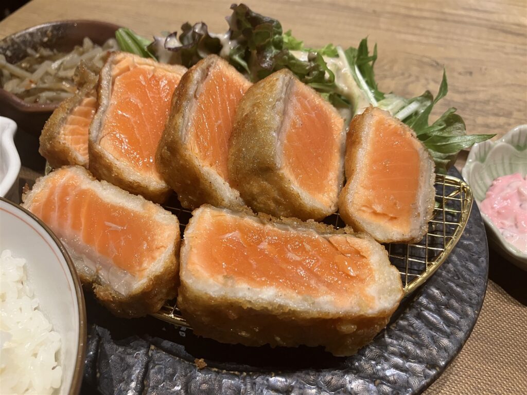 サーモンレアカツの断面