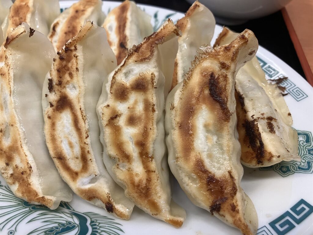 焼き目がついた餃子