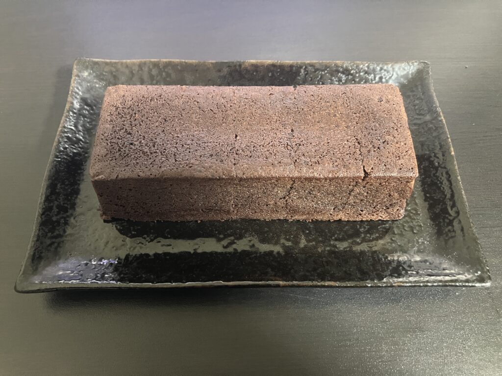 皿にのせたポロショコラ
