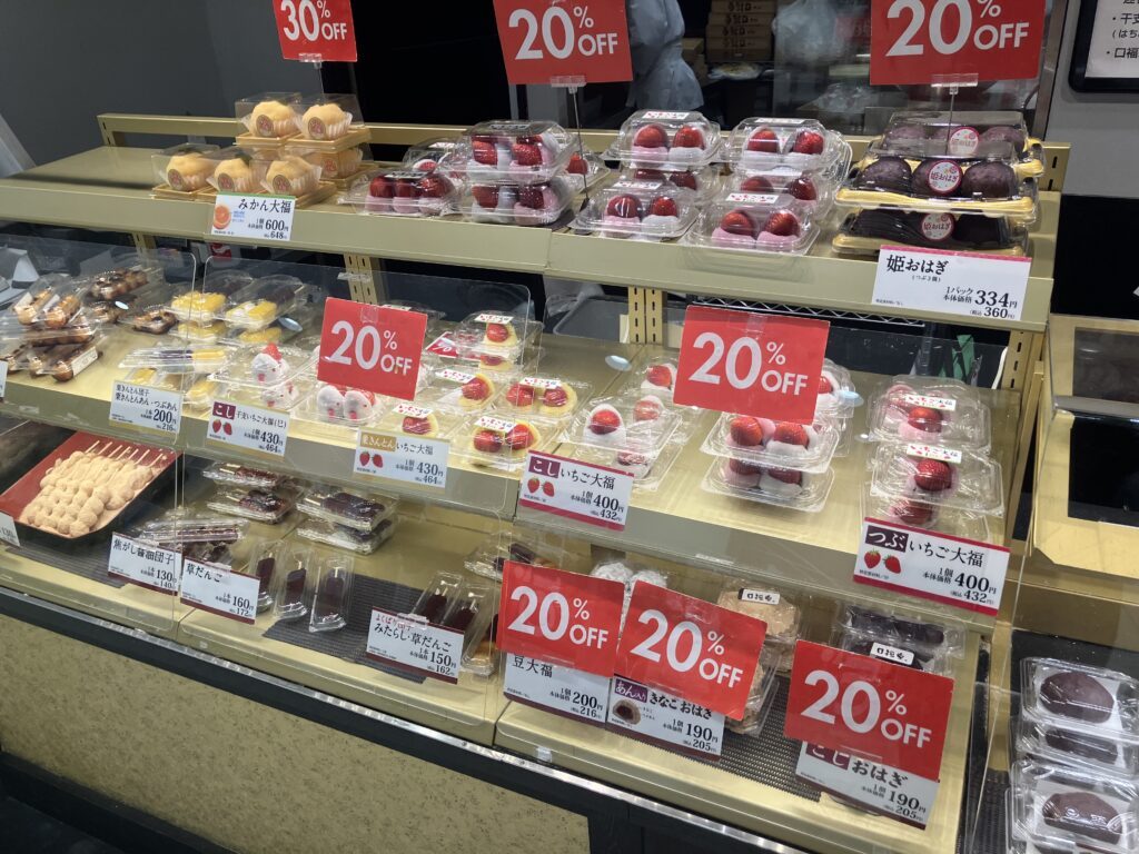 店頭に並ぶ和菓子