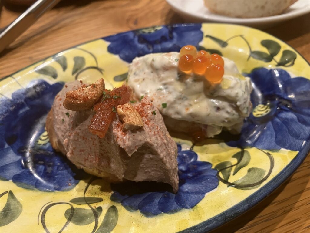 鶏レバーとフォアグラのムースとスモークサーモンとイクラクリームチーズのタルタル
