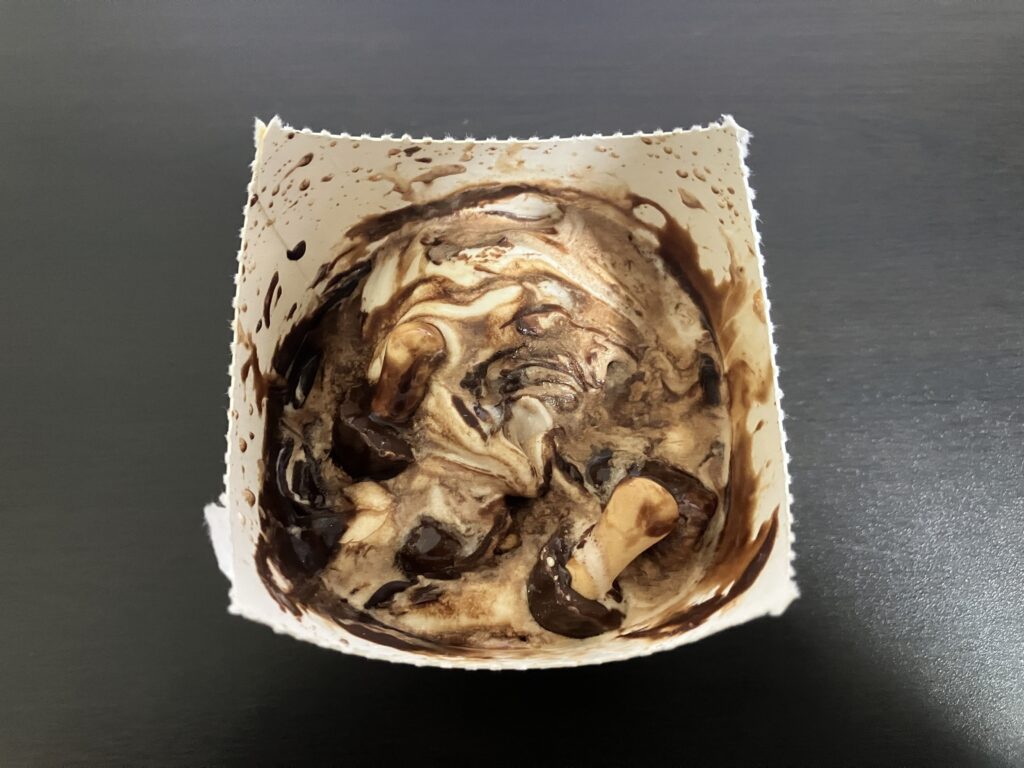 チョコソースがかかったマックフルーリー