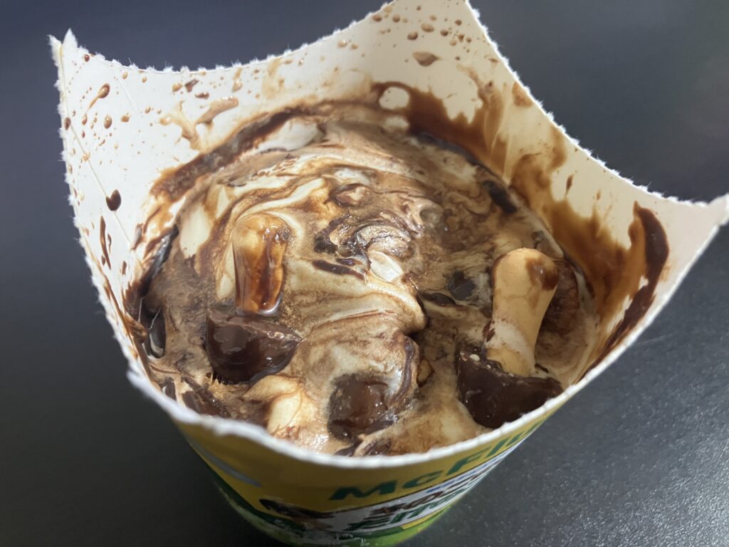 きのこの山が入ったソフトクリーム