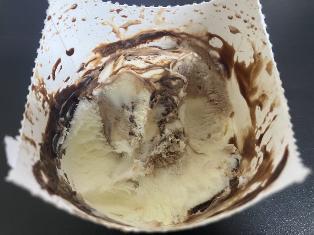 食べ進めたマックフルーリー