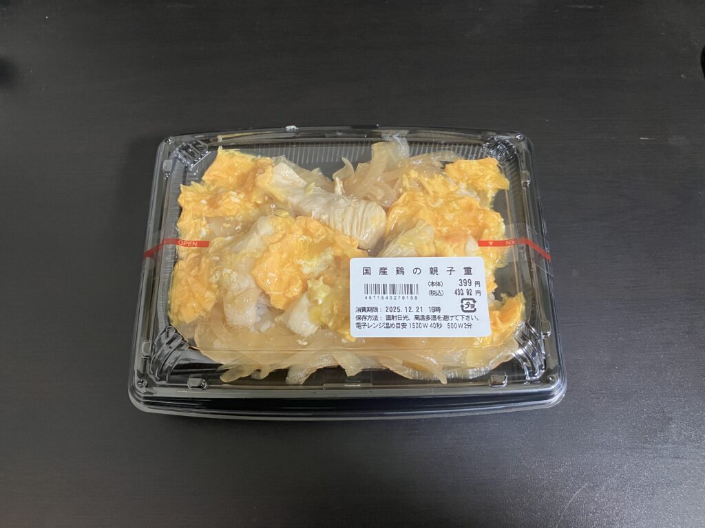 卵がとじられた国産鶏の親子重