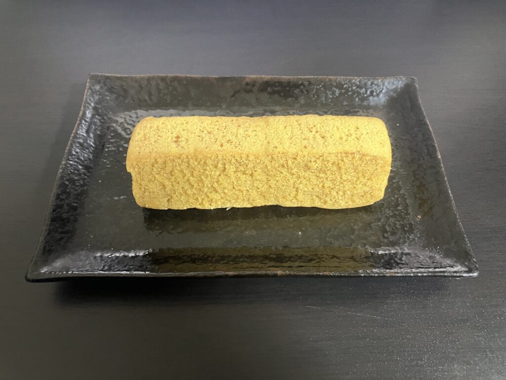皿に盛った不揃い さつまいもバウム