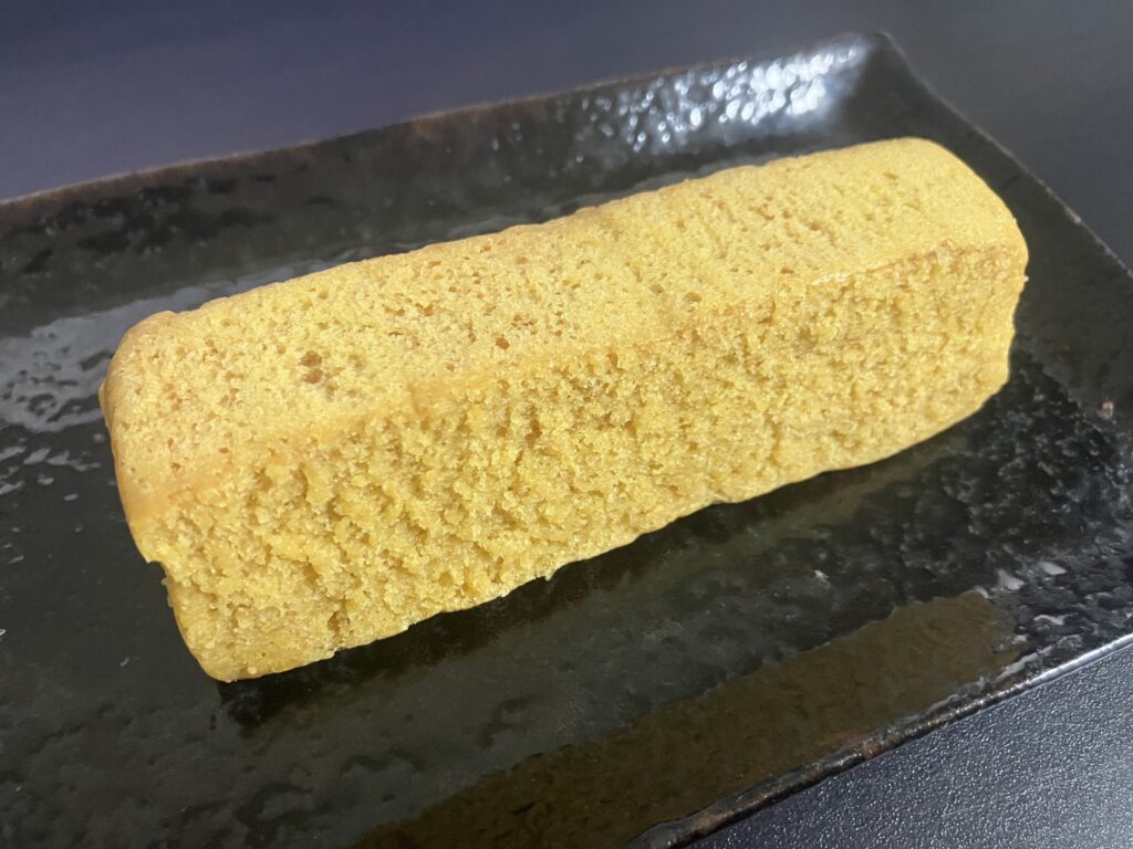 しっとりと焼き上がったバウム生地