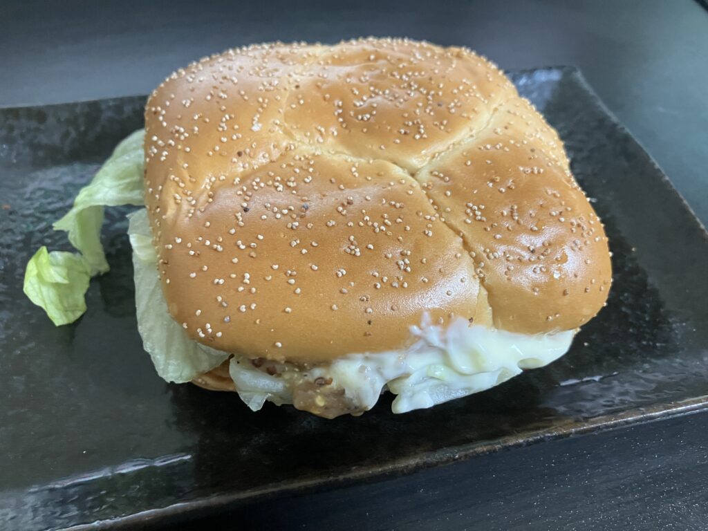 ごまのついたバンズとレタス