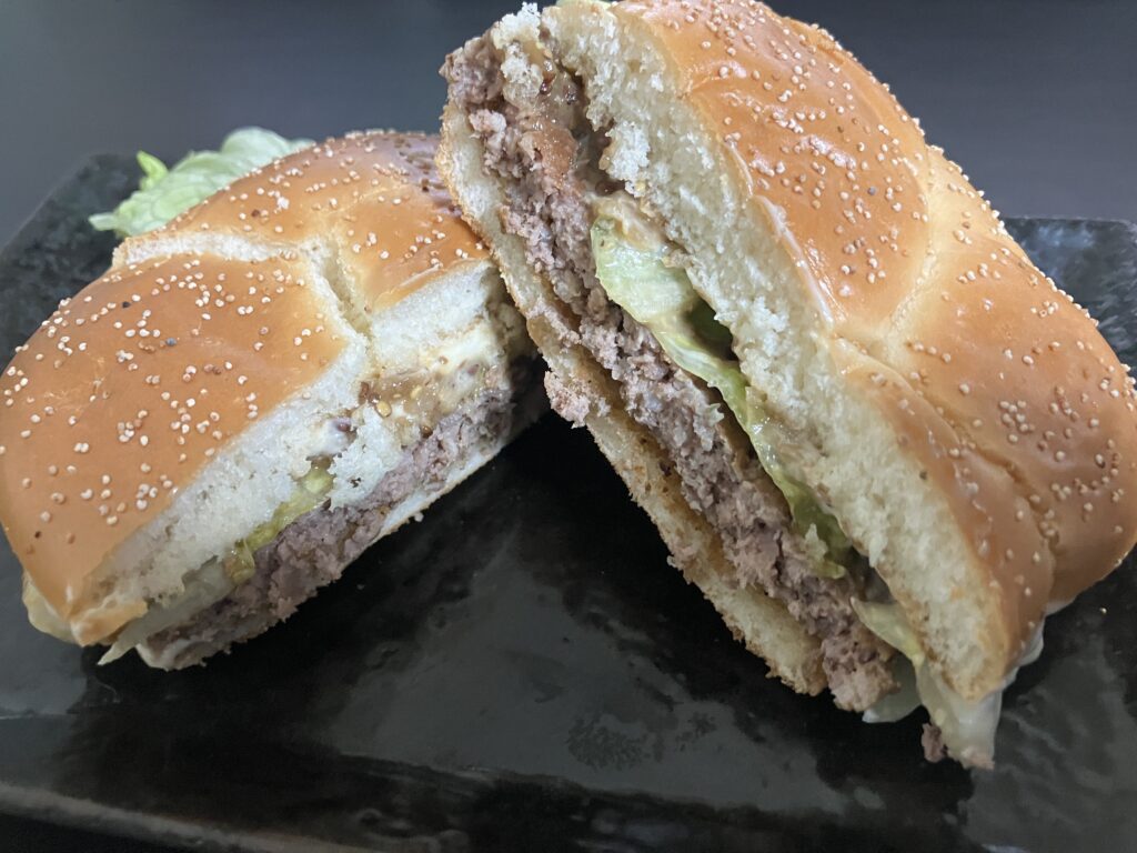 肉厚ビーフパティとビーフフィリングの断面