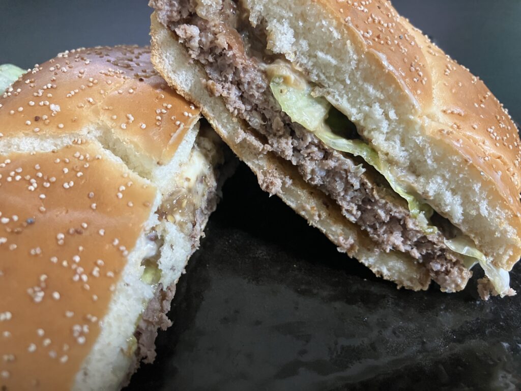 厚みのあるビーフパティ