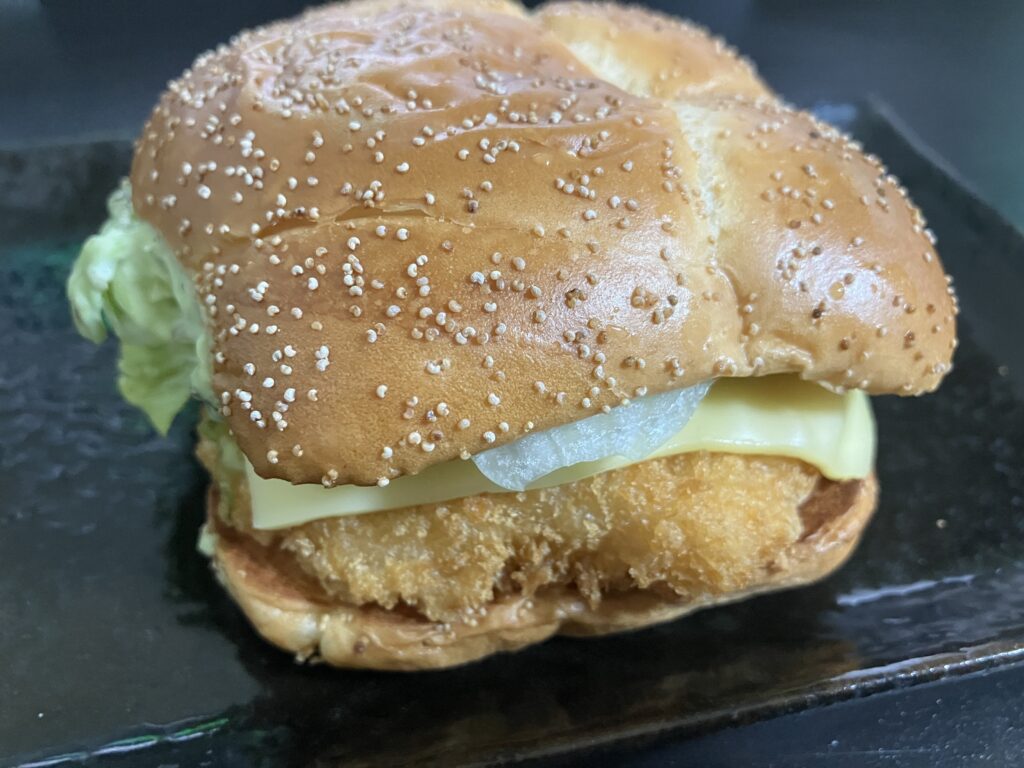 サクッと揚がったえびカツとチーズ
