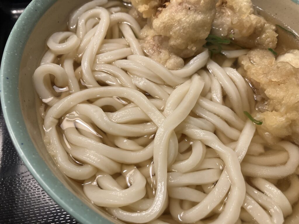 コシと弾力のある太めのうどん