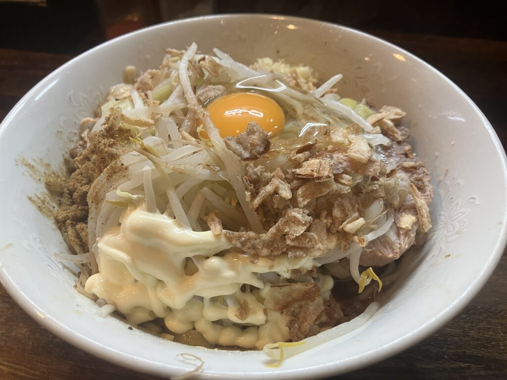 生卵をのせた小まぜそば(200g)