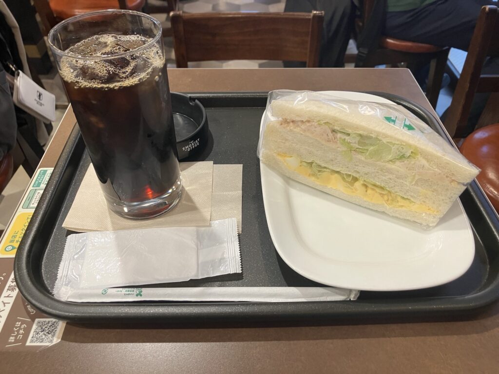 アイスコーヒーとタマゴツナミックス